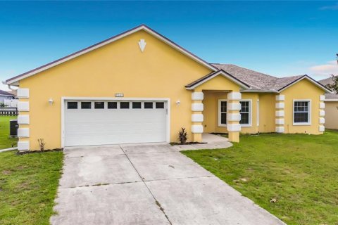 House in Ocala, Florida 3 bedrooms, 164.34 sq.m. № 2315295