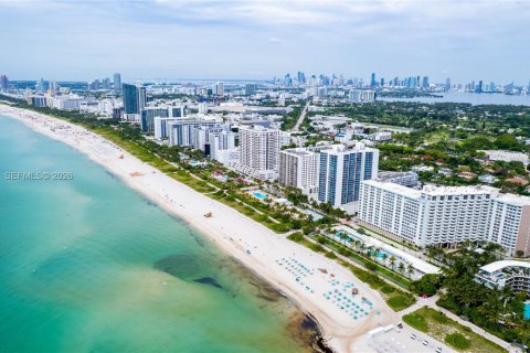 Condo in Miami Beach, Florida, 1 bedroom  № 2259980 - photo 2