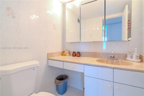Condo in Miami Beach, Florida, 1 bedroom  № 2259980 - photo 29