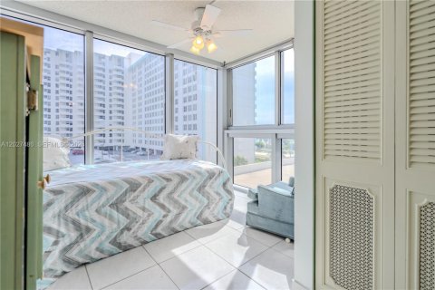 Condo in Miami Beach, Florida, 1 bedroom  № 2259980 - photo 18