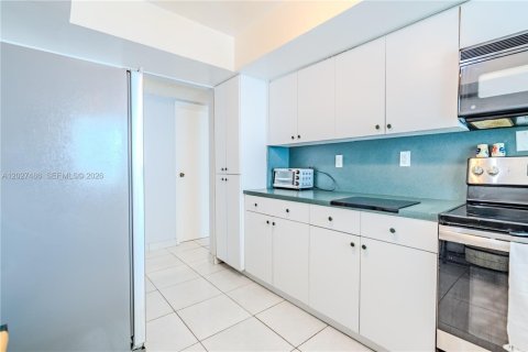 Condo in Miami Beach, Florida, 1 bedroom  № 2259980 - photo 28