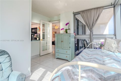 Condo in Miami Beach, Florida, 1 bedroom  № 2259980 - photo 20