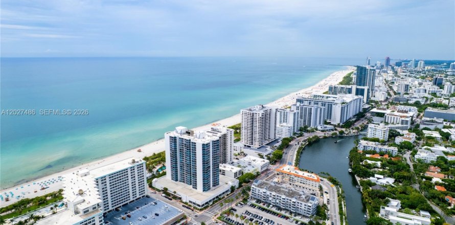 Condo in Miami Beach, Florida, 1 bedroom  № 2259980