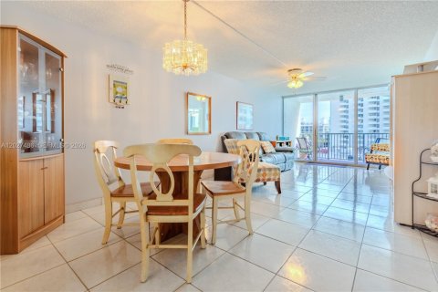 Condo in Miami Beach, Florida, 1 bedroom  № 2259980 - photo 9