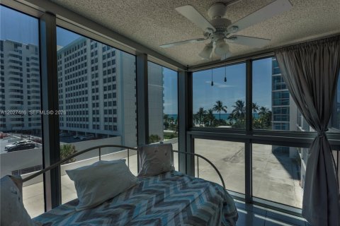 Condo in Miami Beach, Florida, 1 bedroom  № 2259980 - photo 17