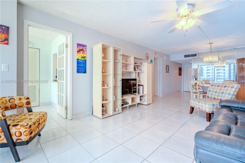 Condo in Miami Beach, Florida, 1 bedroom  № 2259980 - photo 14