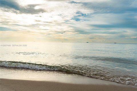 Condo in Miami Beach, Florida, 1 bedroom  № 2259980 - photo 6