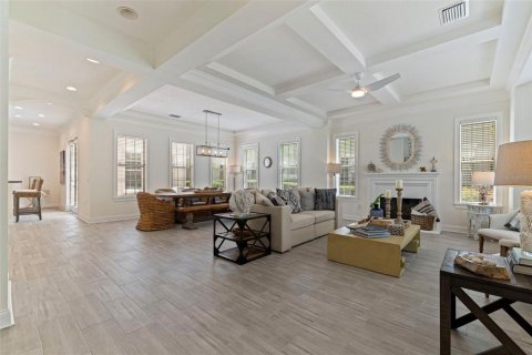 Townhouse in Saint Petersburg, Florida 4 bedrooms, 340.02 sq.m. № 2109433 - photo 8