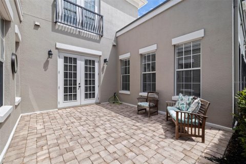 Townhouse in Saint Petersburg, Florida 4 bedrooms, 340.02 sq.m. № 2109433 - photo 20