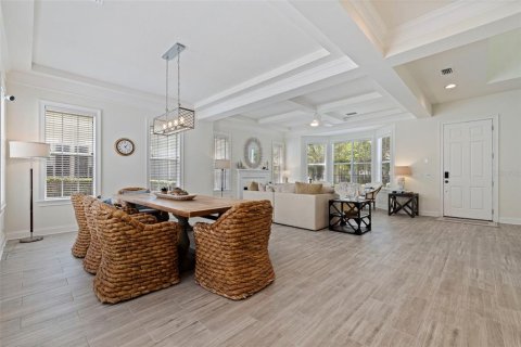 Townhouse in Saint Petersburg, Florida 4 bedrooms, 340.02 sq.m. № 2109433 - photo 14