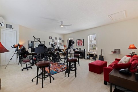 Townhouse in Saint Petersburg, Florida 4 bedrooms, 340.02 sq.m. № 2109433 - photo 30