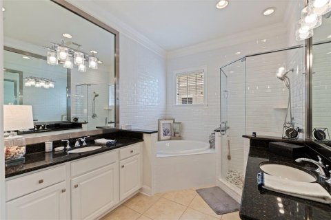 Townhouse in Saint Petersburg, Florida 4 bedrooms, 340.02 sq.m. № 2109433 - photo 23