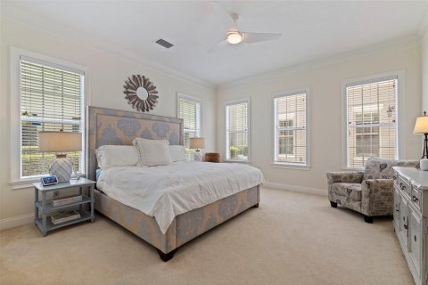 Townhouse in Saint Petersburg, Florida 4 bedrooms, 340.02 sq.m. № 2109433 - photo 3