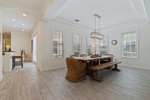 Townhouse in Saint Petersburg, Florida 4 bedrooms, 340.02 sq.m. № 2109433 - photo 13