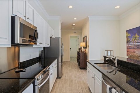 Townhouse in Saint Petersburg, Florida 4 bedrooms, 340.02 sq.m. № 2109433 - photo 16