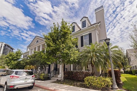 Adosado en Saint Petersburg, Florida 4 dormitorios, 340.02 m2 № 2109433