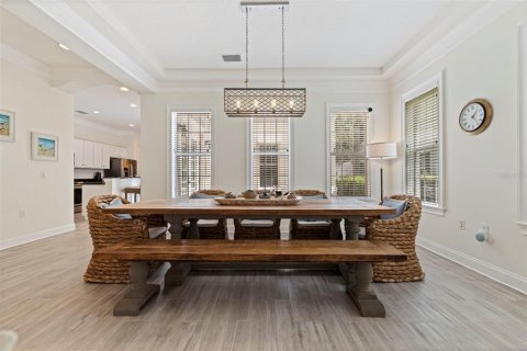 Townhouse in Saint Petersburg, Florida 4 bedrooms, 340.02 sq.m. № 2109433 - photo 6