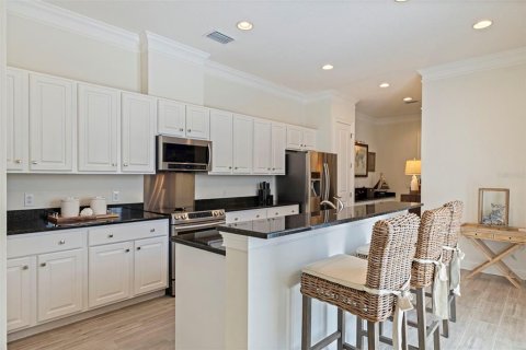 Townhouse in Saint Petersburg, Florida 4 bedrooms, 340.02 sq.m. № 2109433 - photo 4