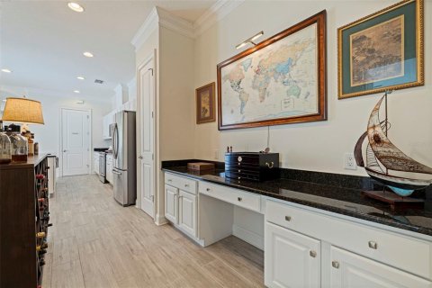 Townhouse in Saint Petersburg, Florida 4 bedrooms, 340.02 sq.m. № 2109433 - photo 19