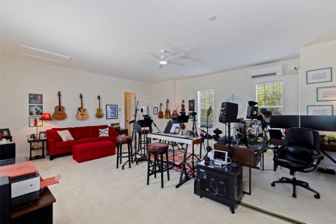 Townhouse in Saint Petersburg, Florida 4 bedrooms, 340.02 sq.m. № 2109433 - photo 28