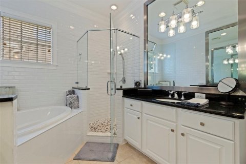 Townhouse in Saint Petersburg, Florida 4 bedrooms, 340.02 sq.m. № 2109433 - photo 24