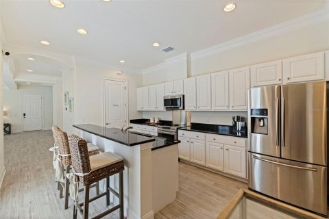 Townhouse in Saint Petersburg, Florida 4 bedrooms, 340.02 sq.m. № 2109433 - photo 17