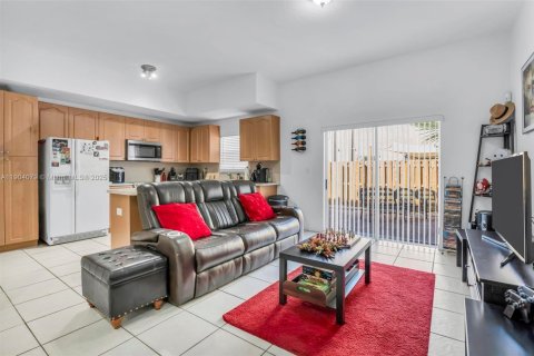 Townhouse in Cutler Bay, Florida 2 bedrooms, 141.03 sq.m. № 1954849 - photo 7