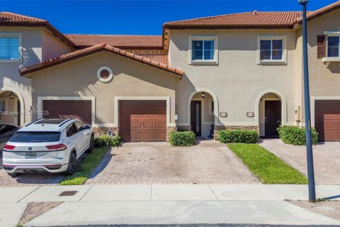 Townhouse in Cutler Bay, Florida 2 bedrooms, 141.03 sq.m. № 1954849 - photo 3
