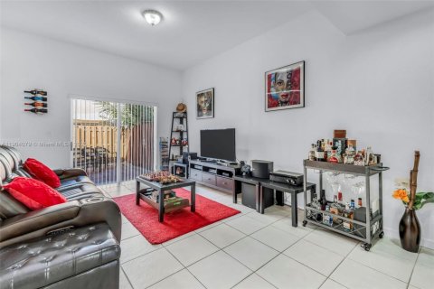 Townhouse in Cutler Bay, Florida 2 bedrooms, 141.03 sq.m. № 1954849 - photo 6