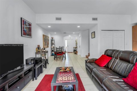 Townhouse in Cutler Bay, Florida 2 bedrooms, 141.03 sq.m. № 1954849 - photo 12