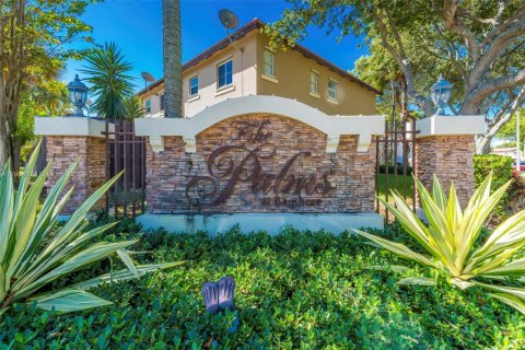 Townhouse in Cutler Bay, Florida 2 bedrooms, 141.03 sq.m. № 1954849 - photo 1