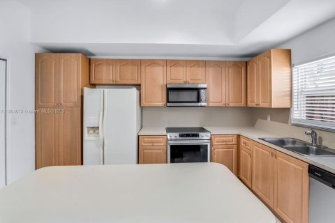 Townhouse in Cutler Bay, Florida 2 bedrooms, 141.03 sq.m. № 1954849 - photo 16