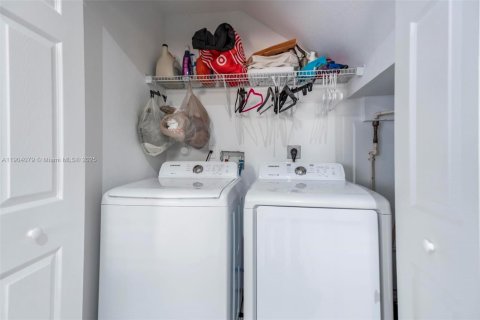 Townhouse in Cutler Bay, Florida 2 bedrooms, 141.03 sq.m. № 1954849 - photo 29