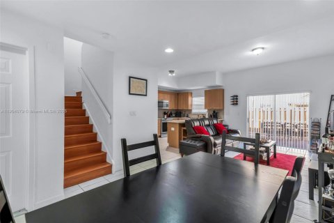 Townhouse in Cutler Bay, Florida 2 bedrooms, 141.03 sq.m. № 1954849 - photo 5