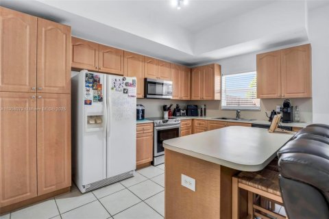 Townhouse in Cutler Bay, Florida 2 bedrooms, 141.03 sq.m. № 1954849 - photo 13