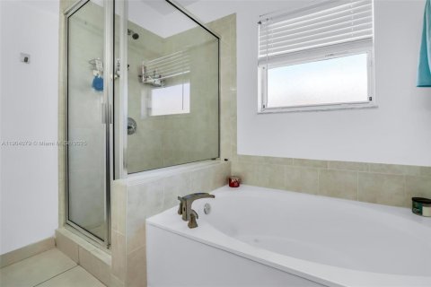 Townhouse in Cutler Bay, Florida 2 bedrooms, 141.03 sq.m. № 1954849 - photo 25