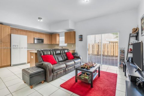 Townhouse in Cutler Bay, Florida 2 bedrooms, 141.03 sq.m. № 1954849 - photo 8