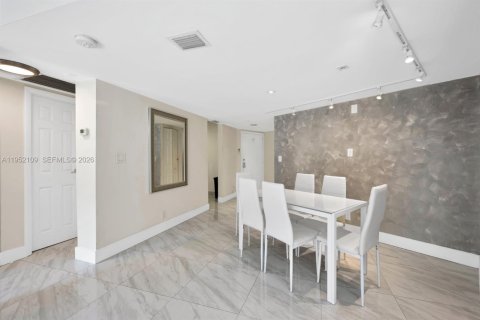 Купить кондоминиум в Авентура, Флорида 2 спальни, 100.61м2, № 2080436 - фото 21