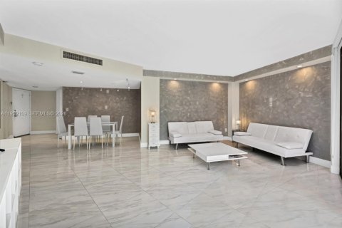 Купить кондоминиум в Авентура, Флорида 2 спальни, 100.61м2, № 2080436 - фото 2