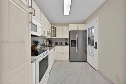 Купить кондоминиум в Авентура, Флорида 2 спальни, 100.61м2, № 2080436 - фото 19