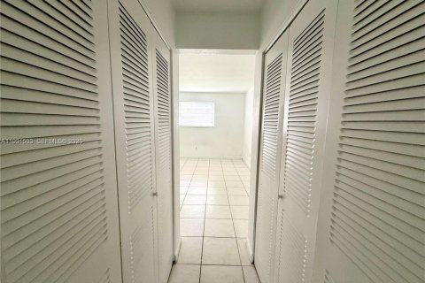 Copropriété à louer à Miami, Floride: 1 chambre, 73.58 m2 № 1990128 - photo 7