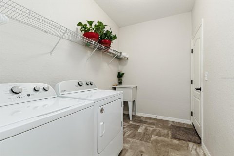Casa en venta en Auburndale, Florida, 4 dormitorios, 260.41 m2 № 2383757 - foto 26