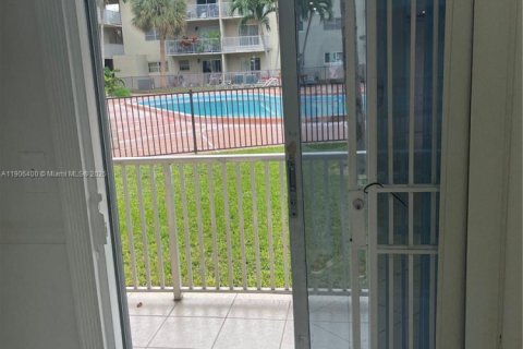 Condominio en alquiler en Miami, Florida, 1 dormitorio, 62.34 m2 № 1956943 - foto 19