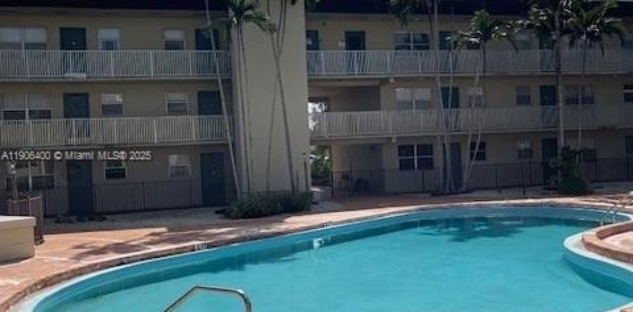 Кондоминиум с 1 спальней в Майами, Флорида № 1956943