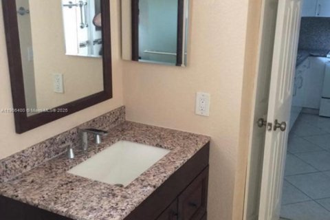 Снять в аренду кондоминиум в Майами, Флорида 1 спальня, 62.34м2, № 1956943 - фото 2