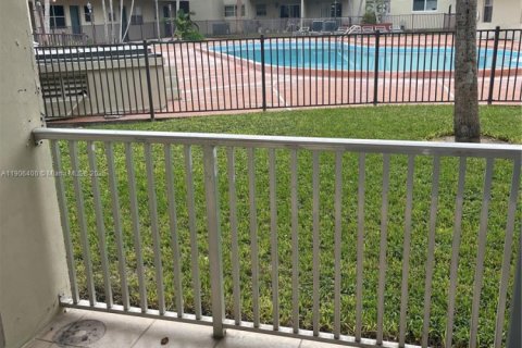 Condominio en alquiler en Miami, Florida, 1 dormitorio, 62.34 m2 № 1956943 - foto 18