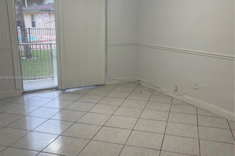 Condominio en alquiler en Miami, Florida, 1 dormitorio, 62.34 m2 № 1956943 - foto 8