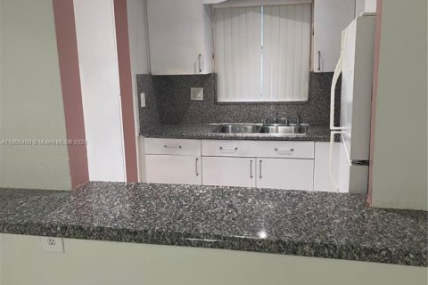 Condominio en alquiler en Miami, Florida, 1 dormitorio, 62.34 m2 № 1956943 - foto 7