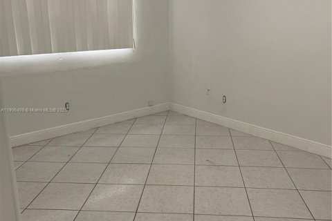 Condominio en alquiler en Miami, Florida, 1 dormitorio, 62.34 m2 № 1956943 - foto 9