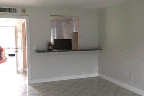 Снять в аренду кондоминиум в Майами, Флорида 1 спальня, 62.34м2, № 1956943 - фото 4